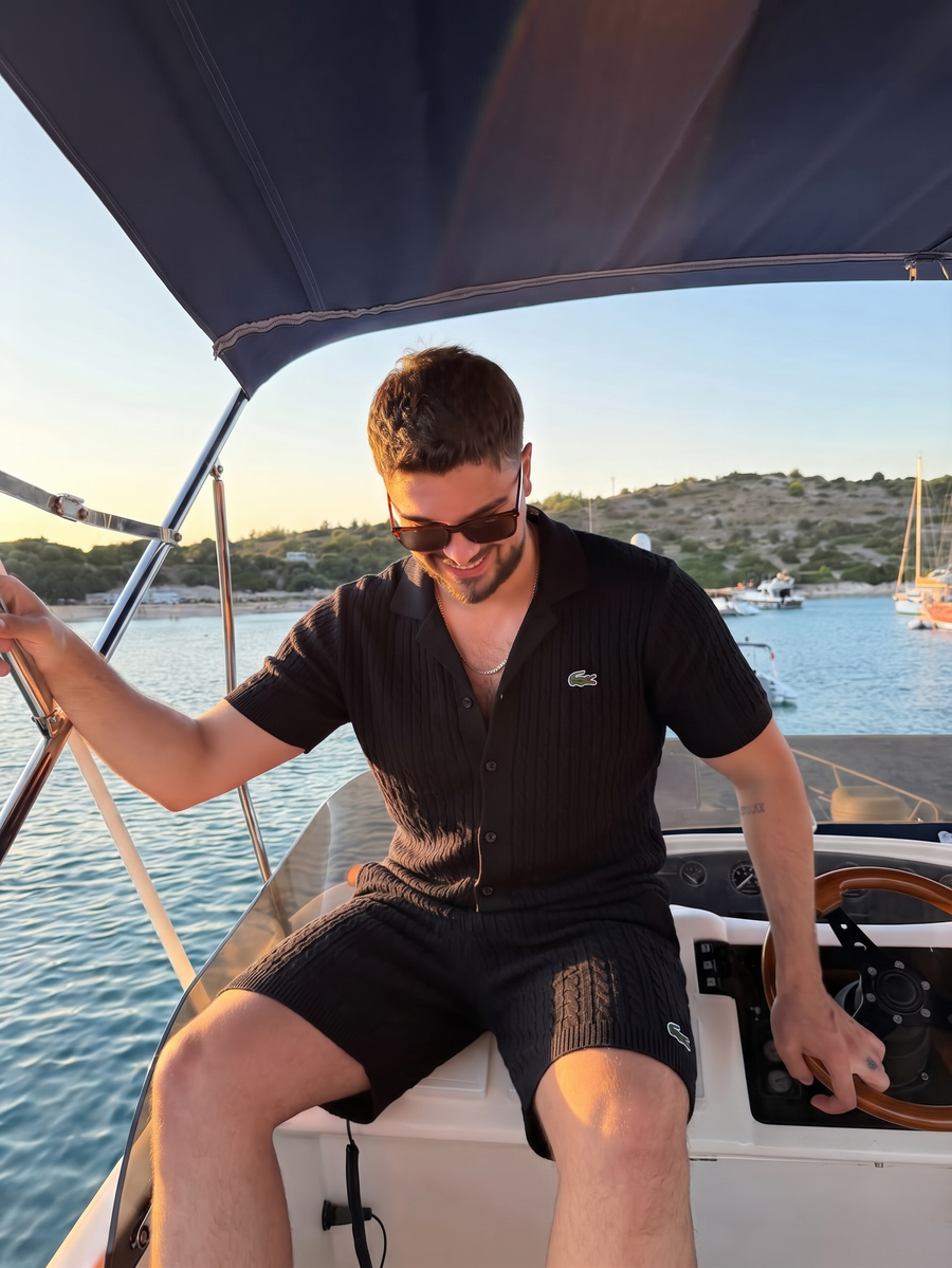 Customer wearing the SOLARO linen shirt