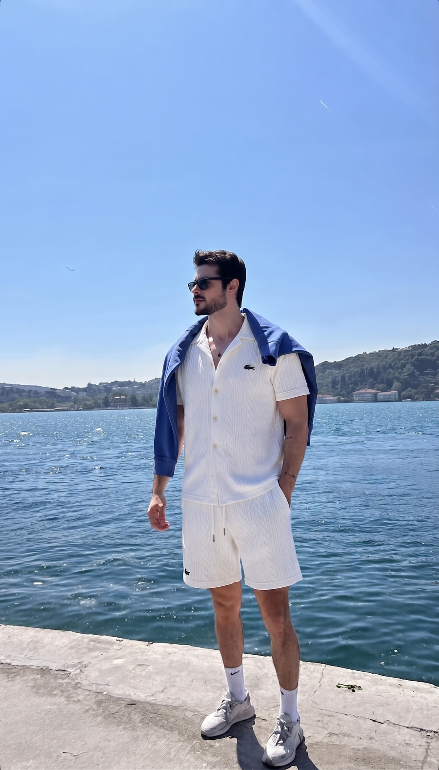 Customer wearing the SOLARO linen shirt