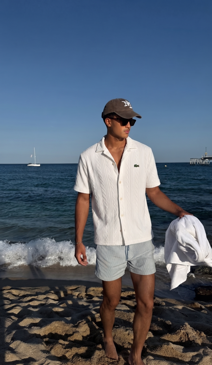 Customer wearing the SOLARO linen shirt