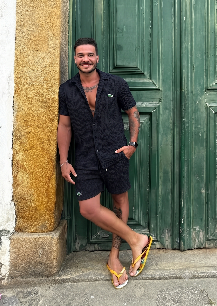 Customer wearing the SOLARO linen shirt