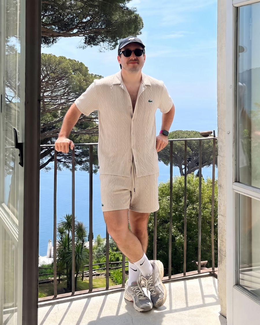 Customer wearing the SOLARO linen shirt